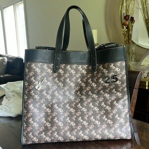 Coach Field Tote 40